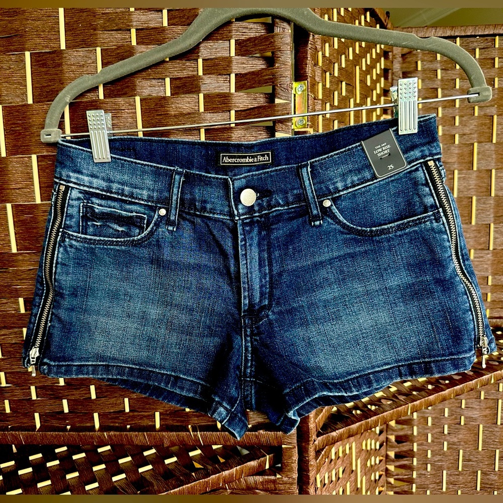NWT Abercrombie & Fitch Women’s Side Zipper Denim Shorts 25 XS